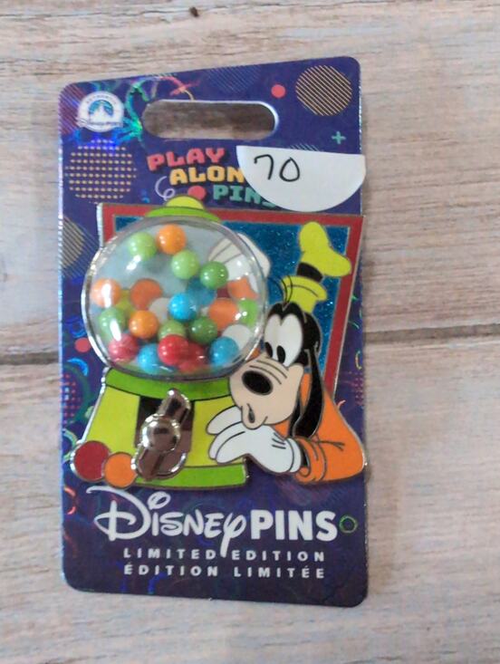 Disney Accessories - WDW Goofy Play Along w/gumball machine LE 2000 Disney Pin